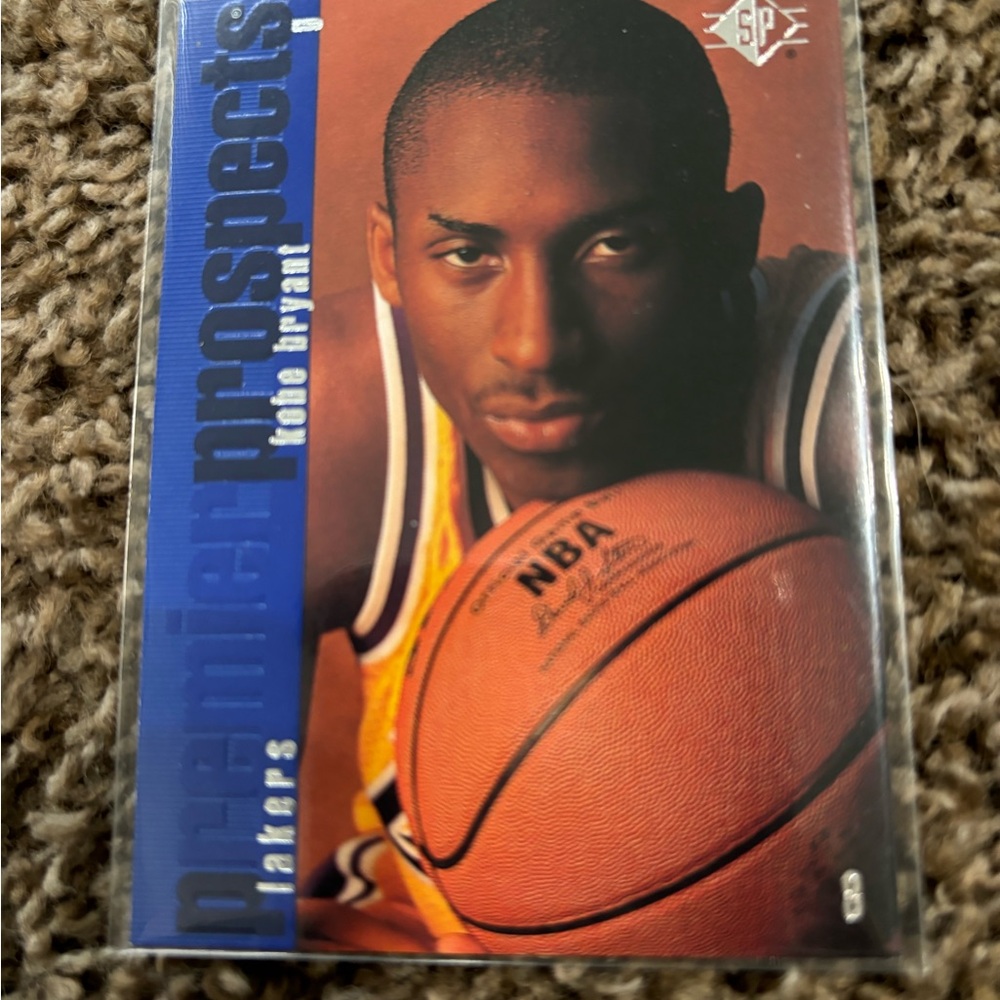 Kobe Bryant Basketball Card. 95-96. Upper Deck #8 Very Good Condition. LA Lakers